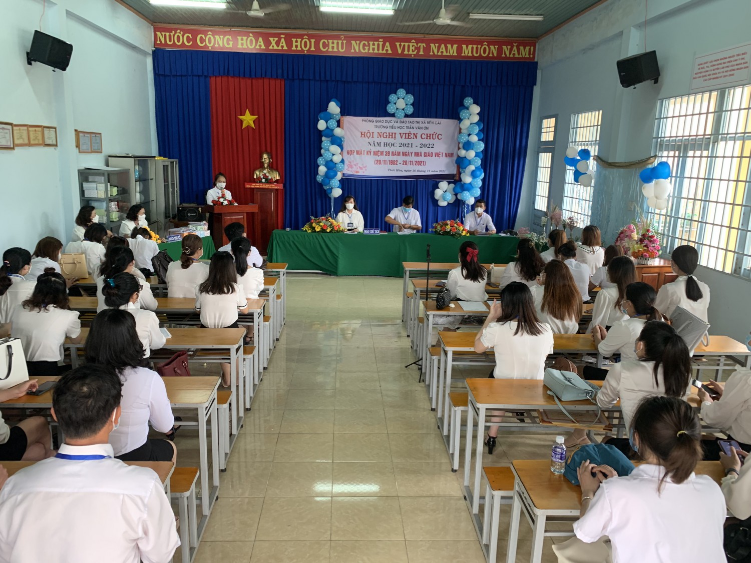 Tham dự Hội nghị có đầy đủ các đồng chí trong Ban giám hiệu nhà trường, các đồng chí trong Ban chấp hành Công đoàn trường cùng toàn thể viên chức, người lao động của nhà trường.