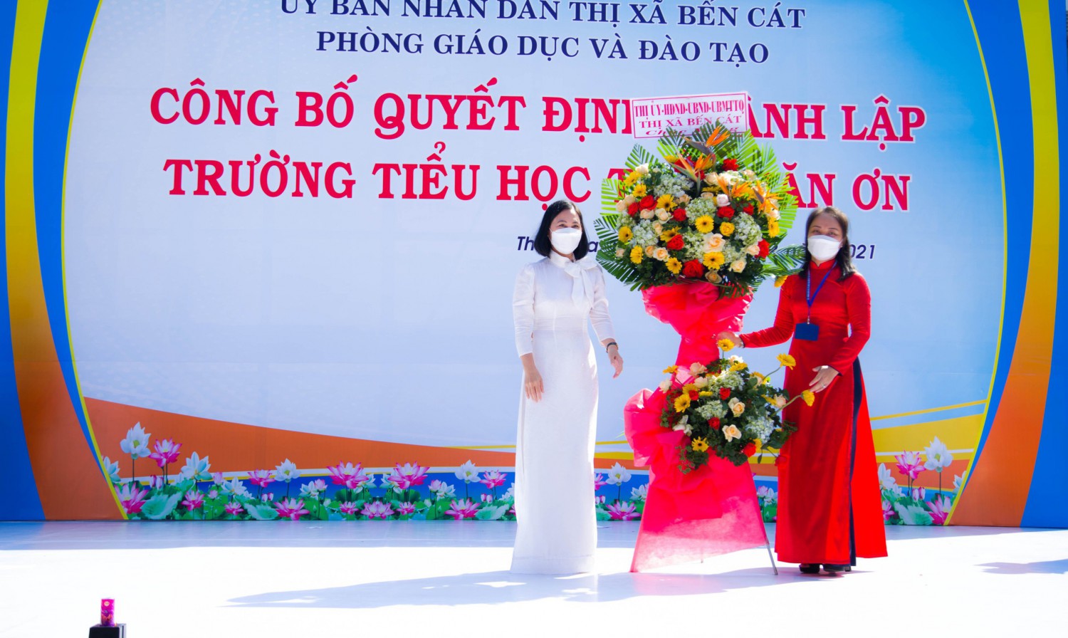 CÔNG BỐ QUYẾT ĐỊNH THÀNH LẬP TRƯỜNG TIỂU HỌC TRẦN VĂN ƠN