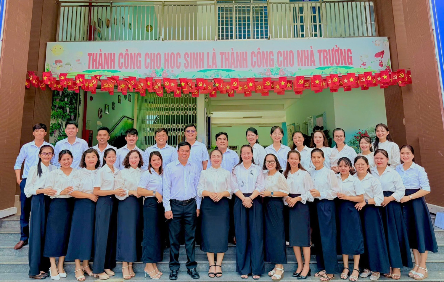 CHI BỘ TRƯỜNG TIỂU HỌC TRẦN VĂN ƠN TỔ CHỨC HỘI NGHỊ SƠ KẾT CÔNG TÁC 6 THÁNG ĐẦU NĂM, TRIỂN KHAI NHIỆM VỤ 6 THÁNG CUỐI NĂM 2026